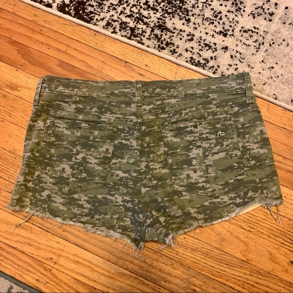 Camo Short Shorts from Rag & Bone, Sz 29 - Picture 8 of 14